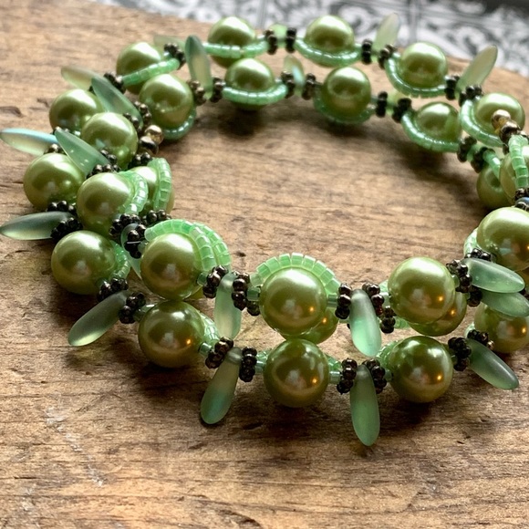 Lustrous Green Glass Beaded Wire Wrap Bracelet Women’s Jewelry Unique Design - Picture 2 of 9